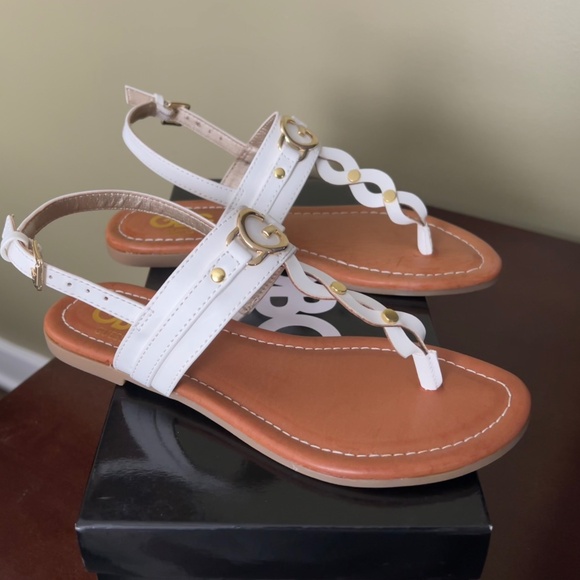 NEW GBG Guess Sandals Size 5 - Picture 3 of 3